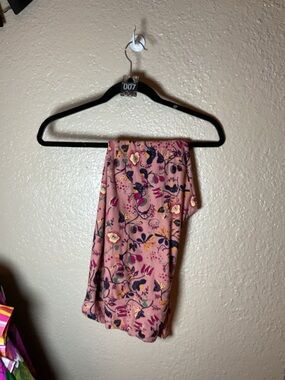 Lularoe Leggings Women’s Size TC Tall & Curvy Fits Sizes 12-18 Pink Florals
